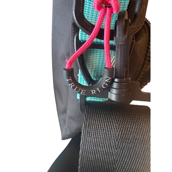 True Religion Black Crossbody Bag With Pink Logo & Adjustable Strap 7W X 9T X 9D - Picture 4 of 7